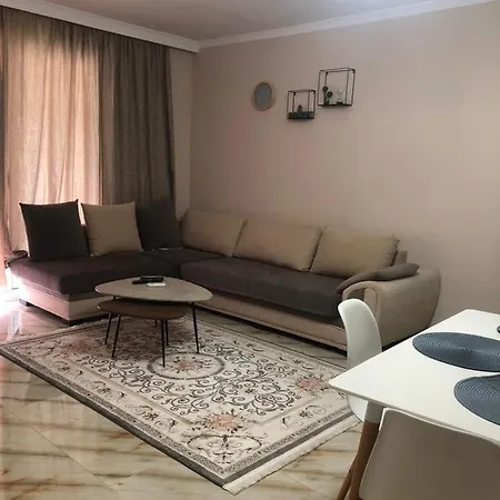 Aroni Apartment *